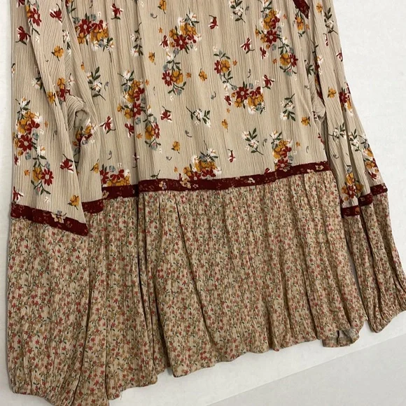 Maurices Top, Keyhole Back, Ruffle Hem, Beige with Multicolor Floral, 3X - Picture 5 of 12